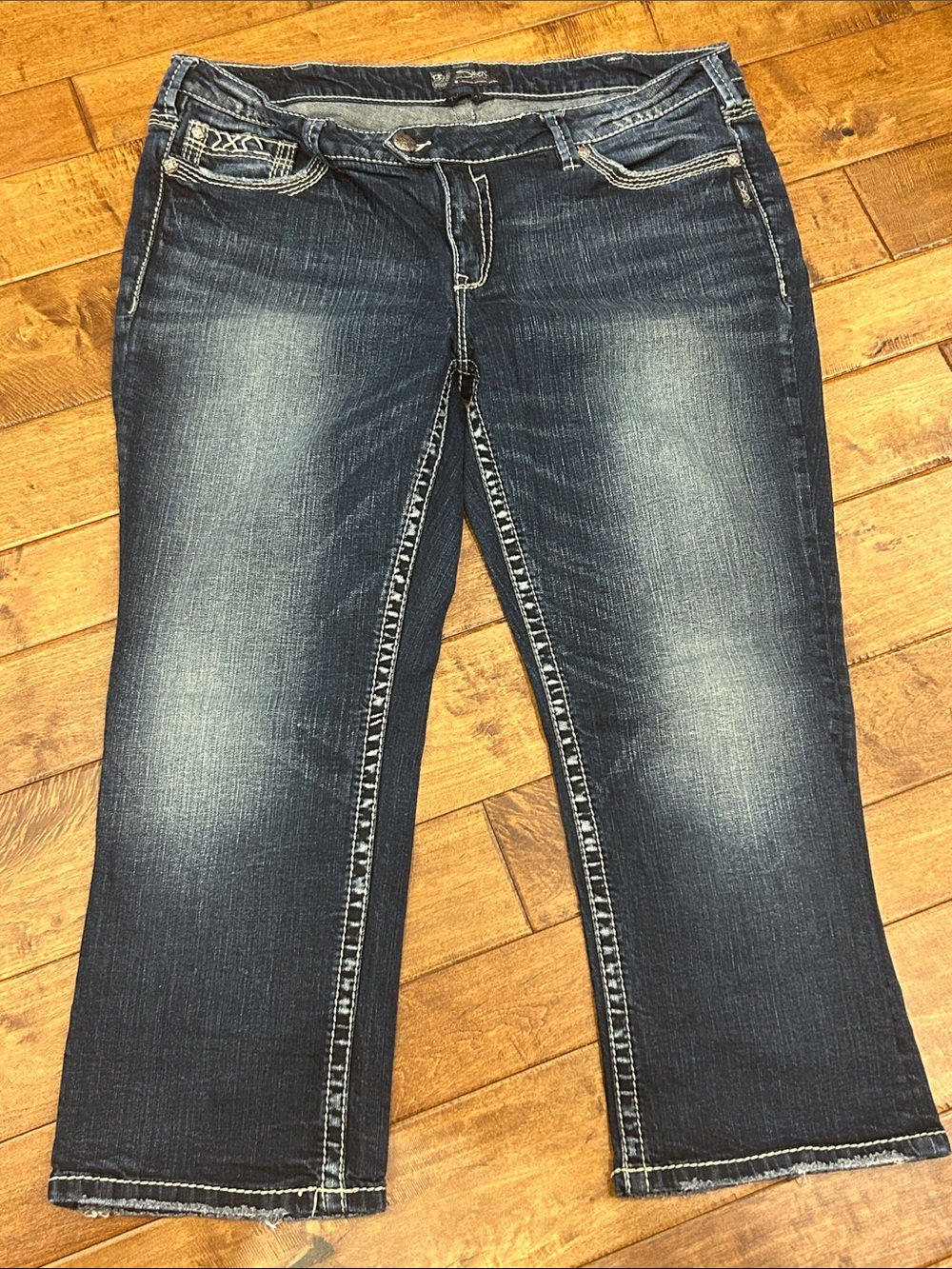 Silver Jeans Dark Blue Cropped Ankle Jeans with Faded Detail